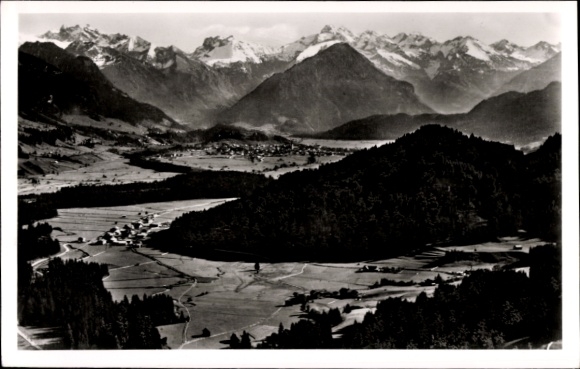 Ak Oberstdorf im Oberallgäu, Schöne Berglandschaft, schneebedeckte Berge, Täler, Wälder