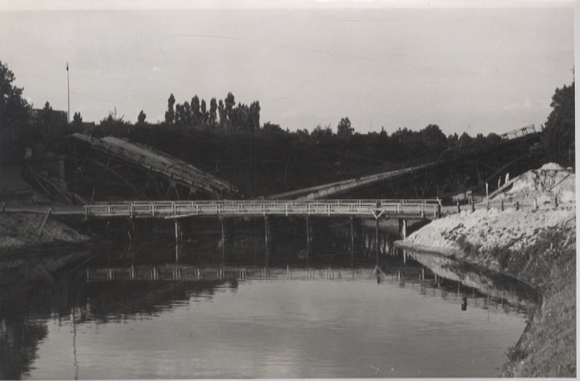 Original Fotos Berlin Tempelhof, zerstörte Teubert-Brücke, um 1945/46, ca. 12 x 17 cm