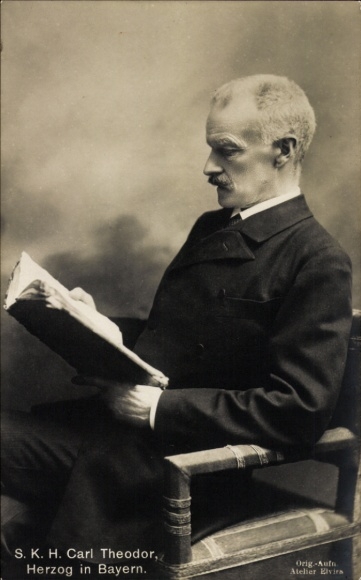 Postcard Carl Theodor, Duke of Bavaria reading
