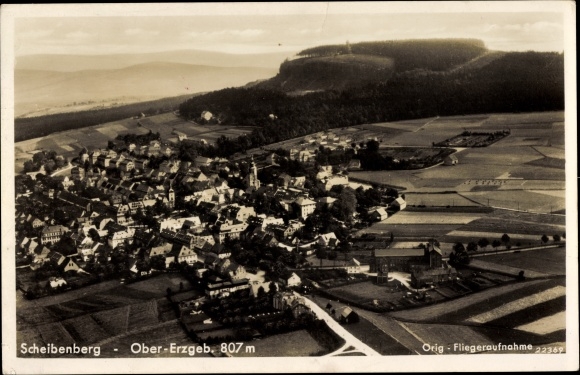 Ak Scheibenberg im Erzgebirge Sachsen, Fliegeraufnahme vom Ort