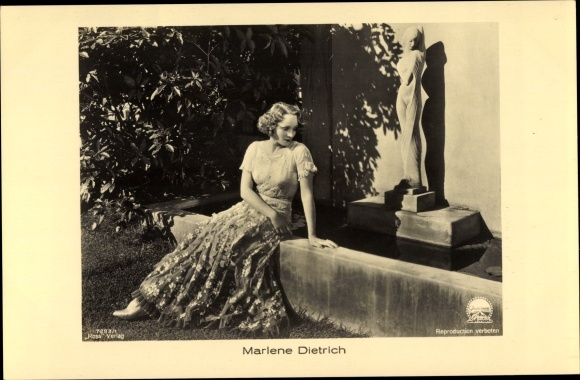Postcard actress Marlene Dietrich, portrait, Ross Verlag 7293/1