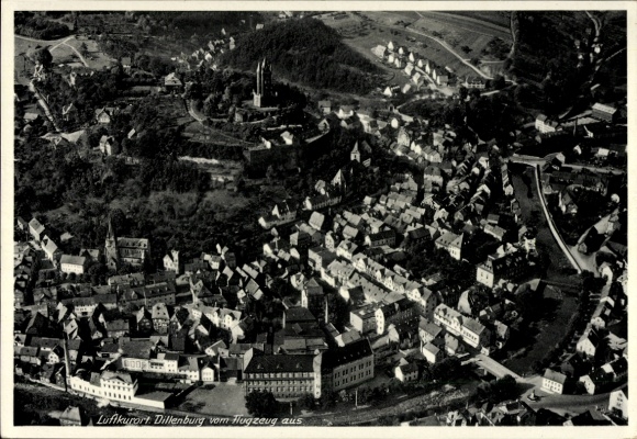 Ak Dillenburg in Hessen, Luftkurort  Luftaufnahme, viele Häuser