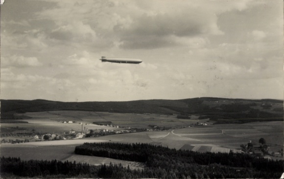 Photo Postcard Wernesgrün Steinberg in Vogtland, panorama, zeppelin