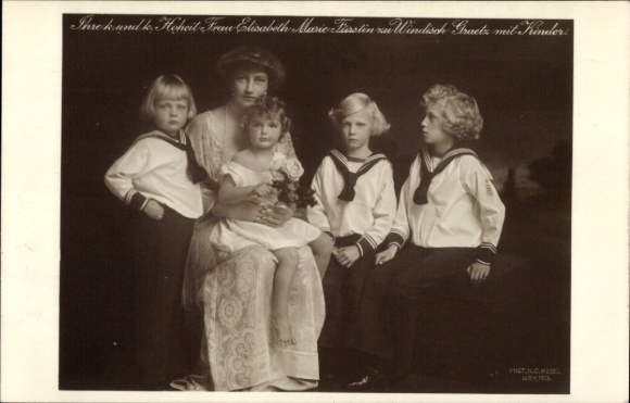 Postcard family portrait with Elisabeth Marie zu Windisch Graetz and the children