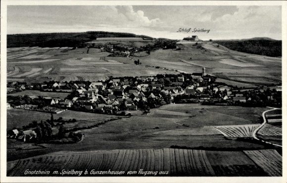 Ak Spielberg Gnotzheim Mittelfranken, Fliegeraufnahme, Schloss