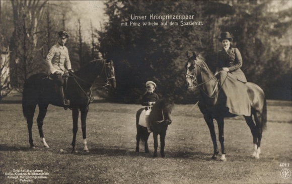 Postcard Crown Prince Wilhelm of Prussia, Crown Princess Cecilie, Prince Wilhelm, ride, horses, pony