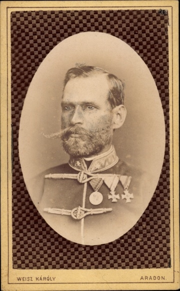 CdV Romanian ? General in uniform, portrait, medals