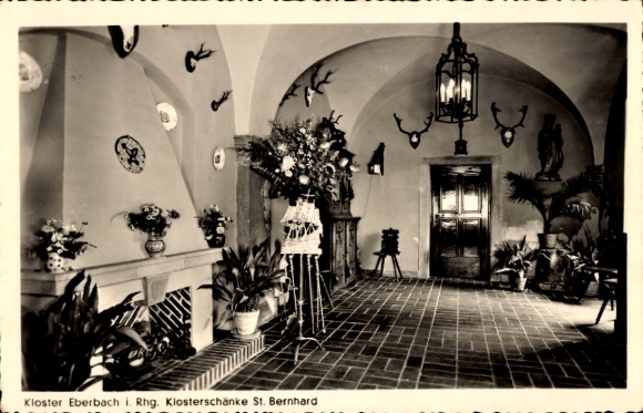 Ak Eltville am Rhein Hessen, Kloster Eberbach, Klosterschänke St. Bernhard,  Innenansicht, Blumen