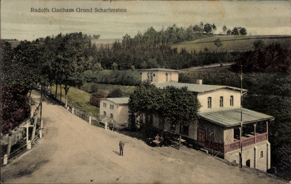 Ak Scharfenstein Drebach im Erzgebirge Sachsen, Rudolfs Gasthaus, ländliche Umgebung, zwei Per...