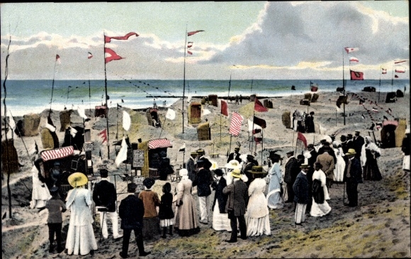 PC Westerland on Sylt, beach, mapmaker's castle, people, beach chairs, flags