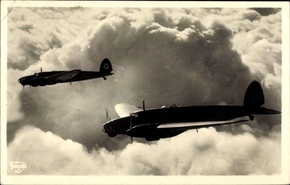 Postcard Deutsche Luftwaffe, Heinkel He 111 K fighter aircraft on a training flight