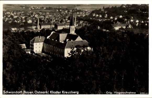 Ak Schwandorf im Oberpfälzer Wald Bayern, Kloster Kreuzberg, Fliegeraufnahme, Bayer. Ostmark