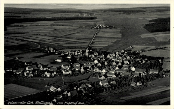 Postcard Riedlingen an der Donau Württemberg, aerial view of Betzenweiler, rural surroundings, residential houses
