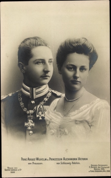 Postcard Prince August Wilhelm, Princess Alexandra Viktoria v. Schleswig Holstein Sonderburg Glucksburg