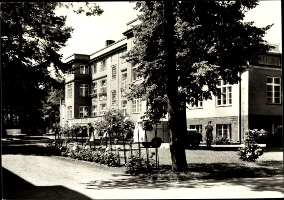 Postcard Mahlow in Brandenburg, specialist hospital, main building