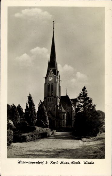 Ak Hartmannsdorf bei Chemnitz Sachsen, Straßenpartie mit Blick auf die Kirche