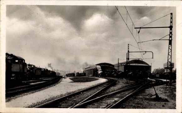 Ak Trappes Yvelines, Eisenbahn-Depot SNCF