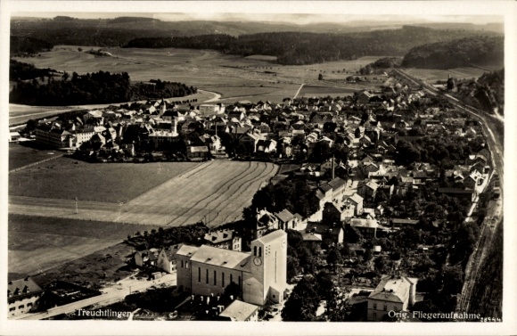 Ak Treuchtlingen im Altmühltal Mittelfranken, Luftaufnahme von  Gebäude, Felder, 1944