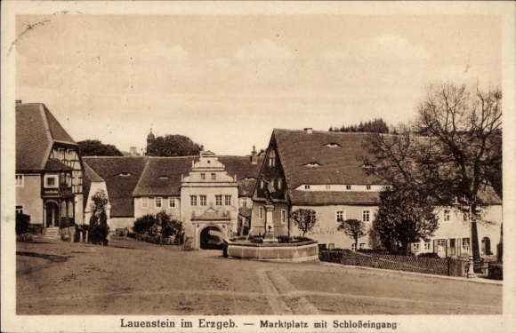 Postcard Lauenstein Altenberg in the Ore Mountains, market square with castle entrance, half-timbered houses with bay windows, bridge