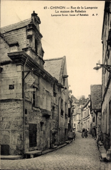 Ak Chinon Indre et Loire, Rue de la Lamproie, maison de Rabelais, gepflasterte Straße,  Architekt
