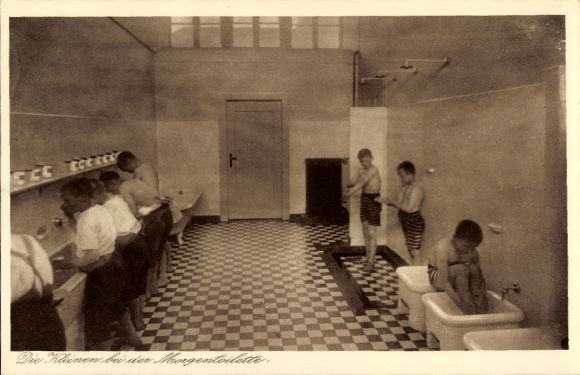 KP Wettringen w Münsterland, St. Josefshaus, Najmłodsi w porannej toalecie