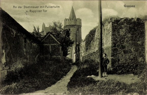 Postcard Gransee in Brandenburg, city wall, powder tower, Ruppiner Tor