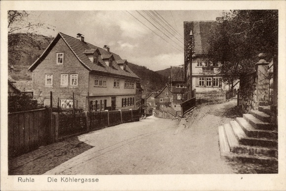 Ak Ruhla in Thüringen,  Die Köhlergasse, Häuser, Straße, Landschaft
