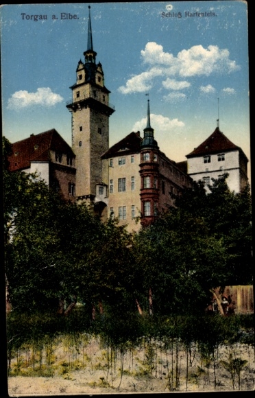 Ak Torgau an der Elbe, Schloss Hartenfels, s Gebäude, blauer Himmel, malerische Landschaft