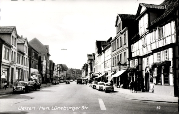 Postcard Uelzen in Lower Saxony, city view of Han. Lüneburger Str., historic buildings, cars