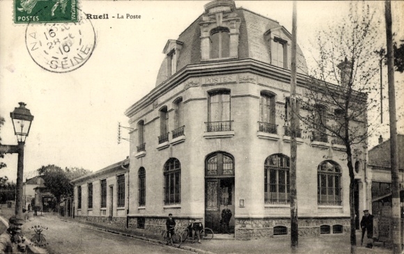 Ak Rueil Hauts-de-Seine, Ruhige Straßenansicht, Postgebäude, Laterne, Fahrradfahrer