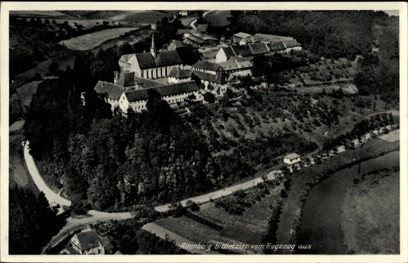 Ak Altenberg im Erzgebirge, Luftaufnahme von  Klosteranlage, Natur, Fluss