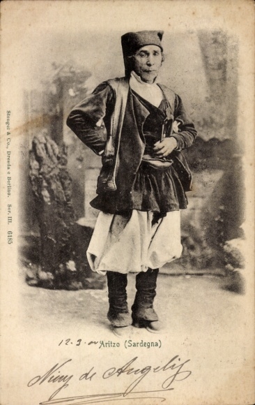 Ak Aritzo Sardegna, Mann in italienischer Volkstracht