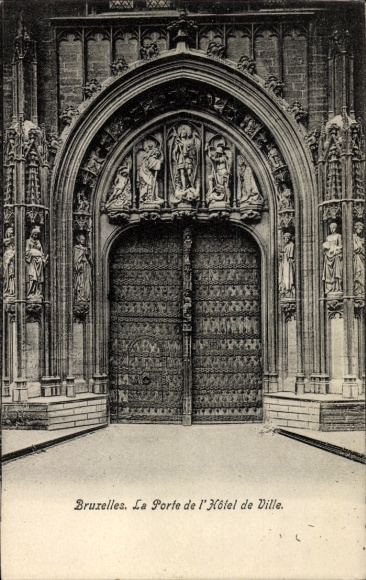 Postcard Bruxelles Brussels, La Porte de l'Hôtel de Ville, ornate door with figures, depiction