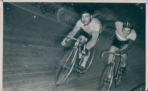 Photo cyclists in a bicycle race, track race