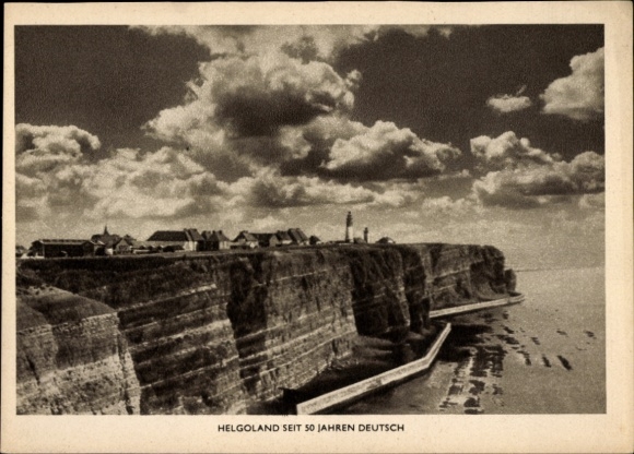 Ak Helgoland, Seit 50 Jahren Deutsch, Felsenküste, Leuchtturm