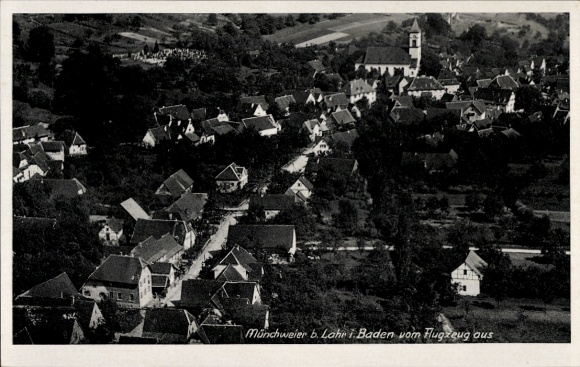 Ak Münchweier Ettenheim in Baden, Luftaufnahme von Münchweier, Kirche sichtbar, viele Häuser