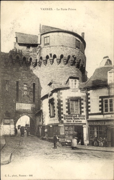 Postcard Vannes Morbihan, La Porte Prison, architecture, street scene, shops