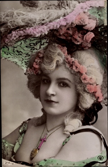 Postcard Young woman with hat, portrait