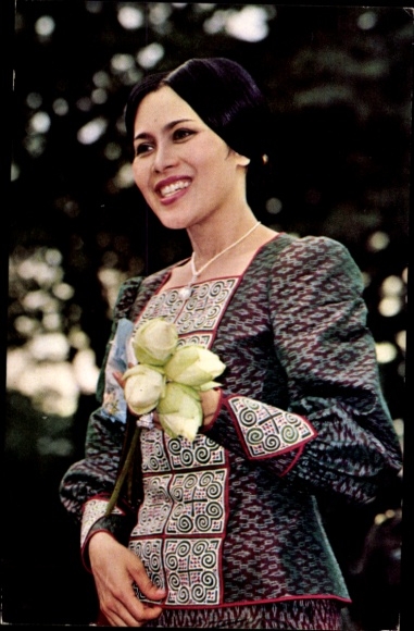 Postcard Queen Sirikit, portrait