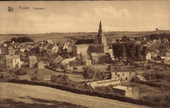 Ak Fosses Val-d'Oise, Panorama von  Kirche, Häuser, ländliche Umgebung