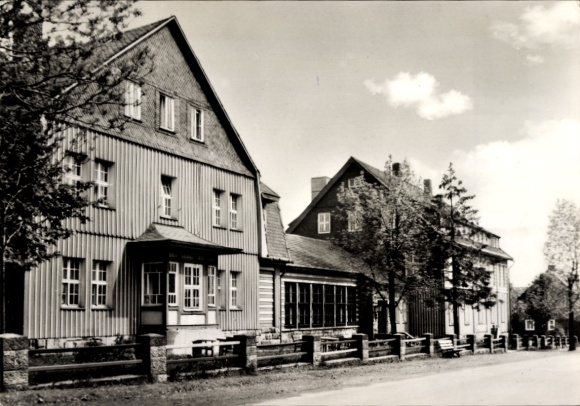 Postcard Frauenwald am Rennsteig Ilmenau in Thuringia, wooden building, quiet street, trees, nostalgic