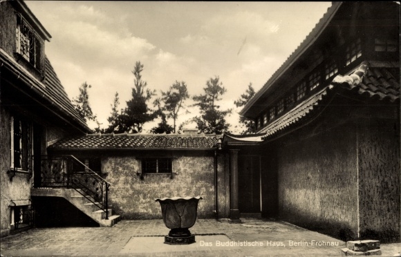 PC Berlin Reinickendorf Frohnau, The Buddhist House, courtyard