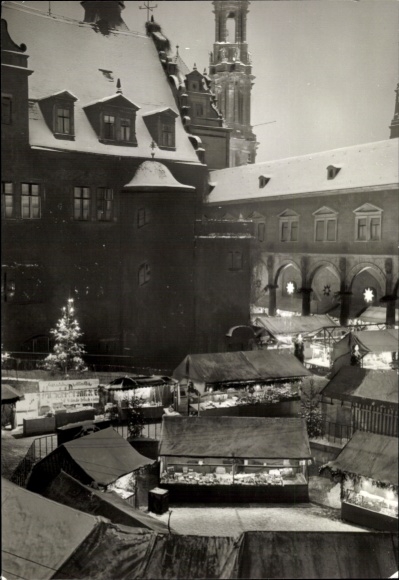 Postcard Dresden Altstadt, Striezelmarkt, Stallhof, Gewehrgalerie, Tower, Catholic Court Church