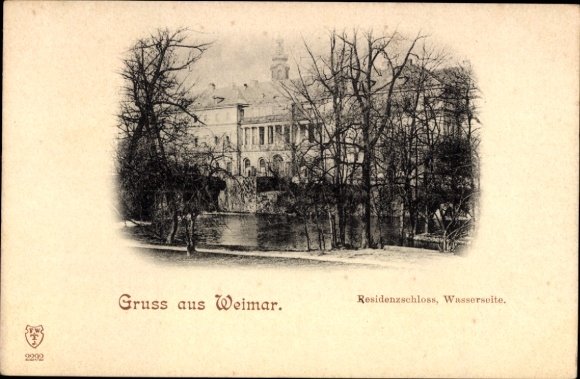Ak Weimar in Thüringen, Residenzschloss  Wasserseite, Bäume im Vordergrund