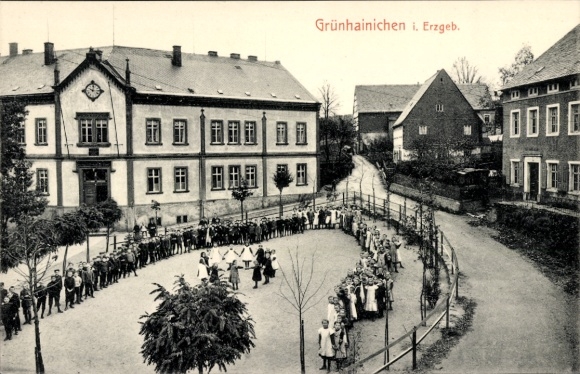 Postcard Grünhainichen in the Erzgebirge, schoolyard