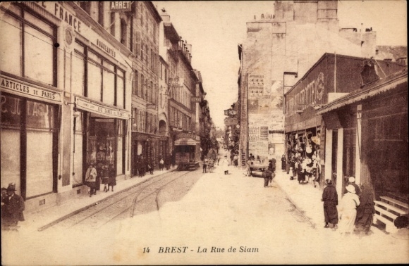 Ak Brest Finistère, Straße in  Geschäfte, Schienen,  aus Frankreich