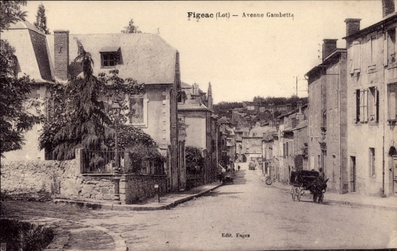 Ak Figeac Lot, Avenue Gambetta, Straße mit Häusern, Kutsche, Bäume