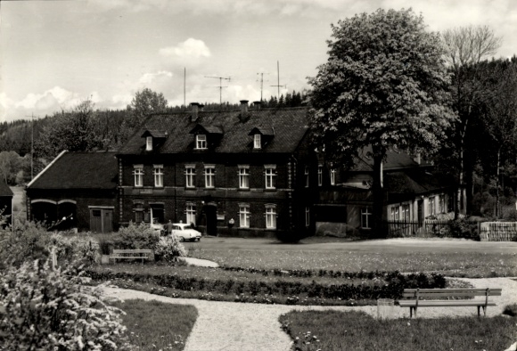 Postcard Bad Elster in Vogtland, building with garden, trees, parking, cars, rural surroundings