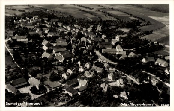 Ak Tharandt im Erzgebirge, Luftaufnahme von Somsdorf, viele Häuser, ländliche Umgebung, schwarz-w