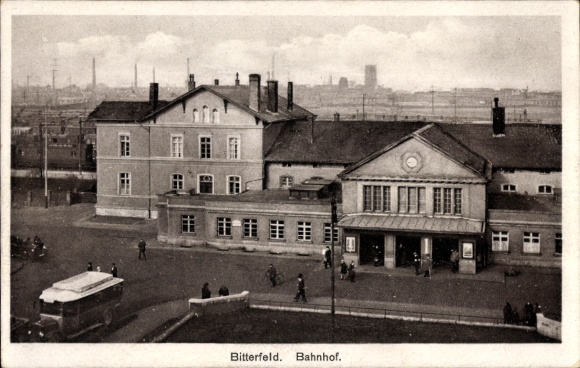 Postcard Bitterfeld in Saxony-Anhalt, train station